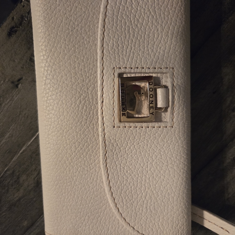 Dooney and Bourke Elegant Cream White Leather Satchel Wallet. - Picture 14 of 16